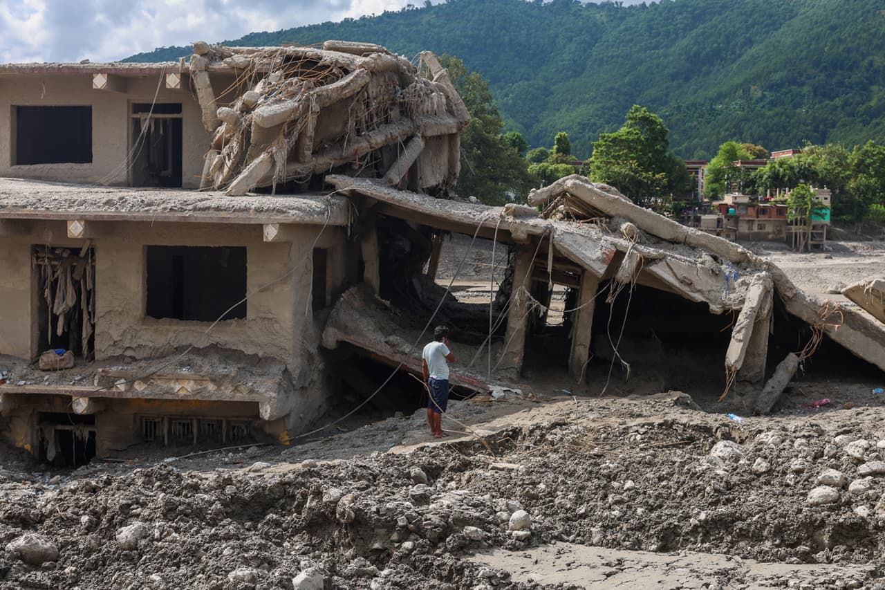 Nepal'deki selde ölü sayısı artıyor: Can kaybı 939'a yükseldi