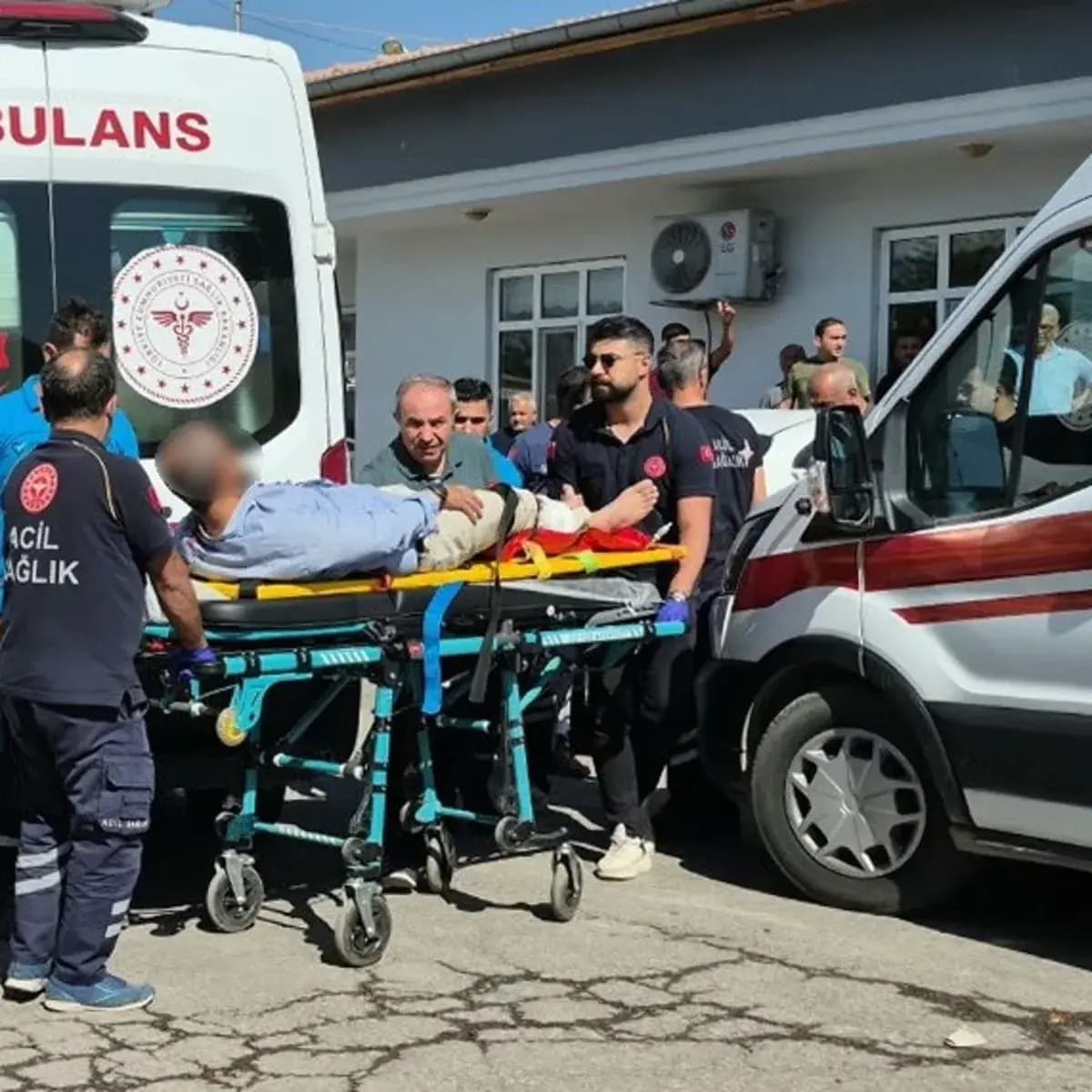 Adıyaman'daki belediye binası bahçesinde silahlı saldırı! 3 kişi yaralandı