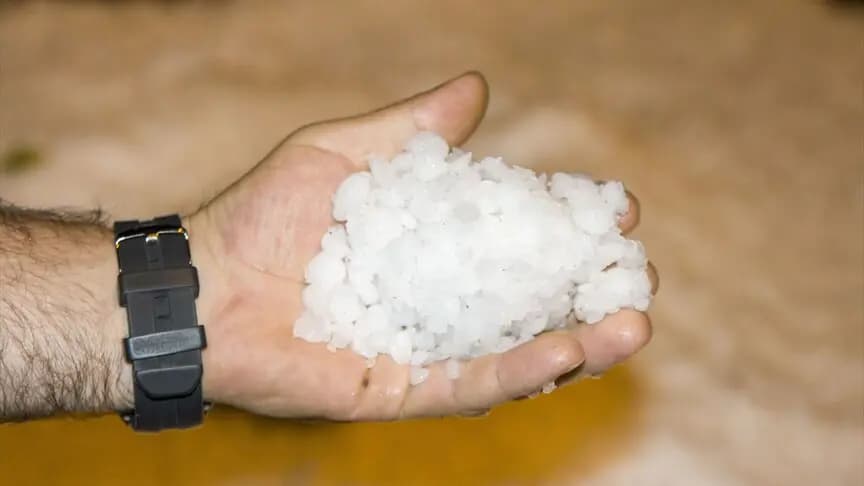 Kars'ta dolu ve sağanak hayatı olumsuz etkiledi