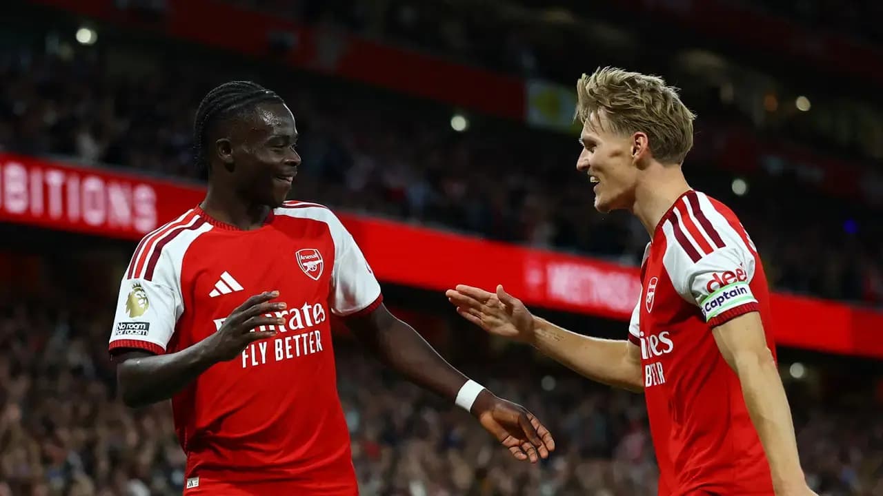 Arsenal, Premier Lig'e 3 gollü galibiyetle başladı