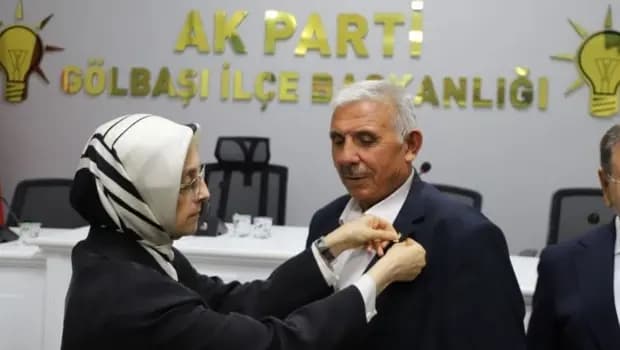 Gölbaşı'nda CHP'li 6 belediye meclis üyesi AK Parti'ye katıldı