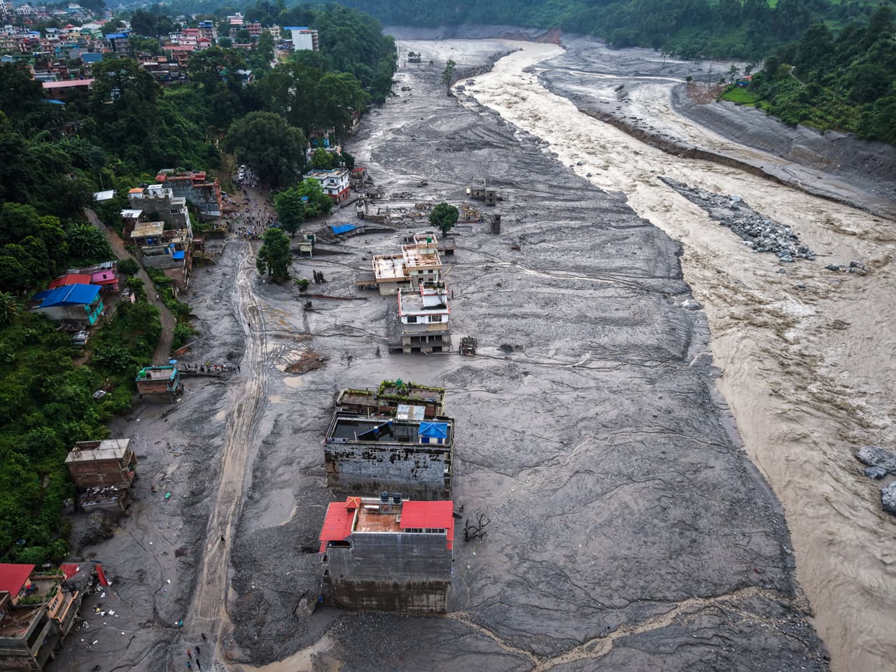 Nepal'de sel felaketi: Ölü sayısı yükseldi