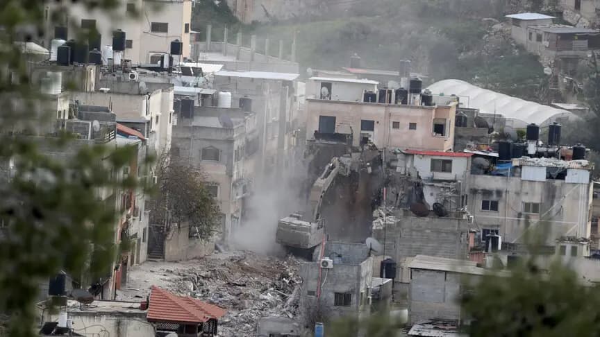 İsrail, Batı Şeria'daki Tubas'ta bazı yapıları yıktı, Filistinlilere ait 30 yapı için yıkım tebligatı gönderdi