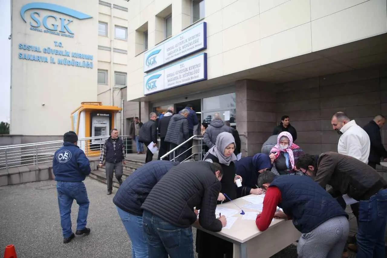 Borcu olanların başvurmak için 5 günü kaldı: Hafta sonu tüm SGK binaları açık olacak