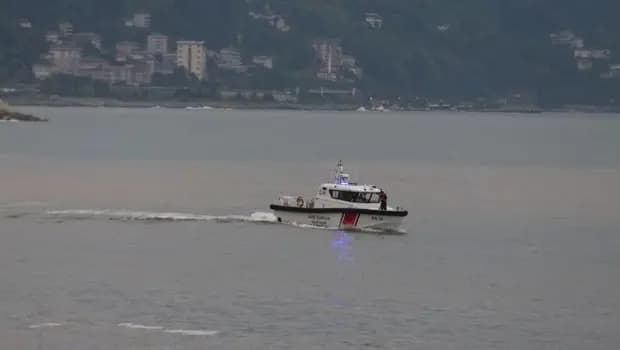 Denize giren kardeşlerden biri boğuldu, diğeri aranıyor