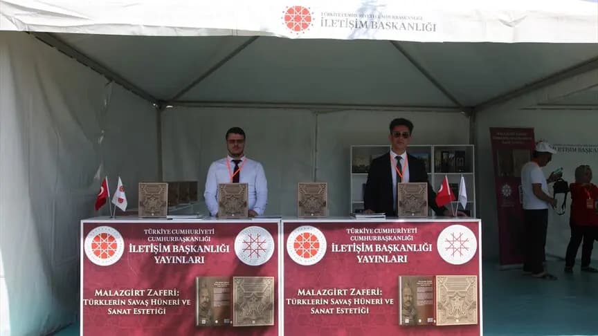 Cumhurbaşkanlığı İletişim Başkanlığı, Malazgirt Zaferi etkinliklerinde katılımcıları bilgilendirdi