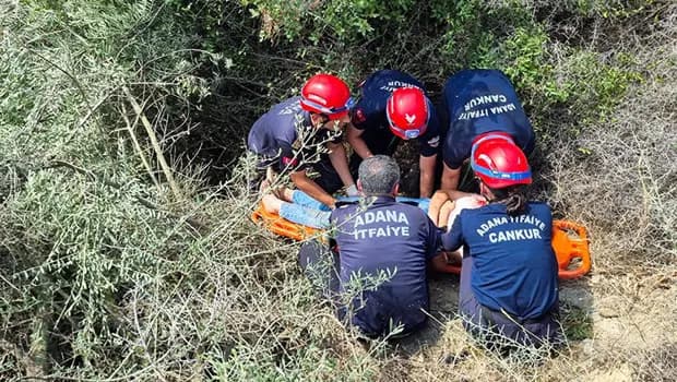 Adana'da seyir tepesinden uçuruma düşen otomobilin sürücüsü Seda yaşamını yitirdi