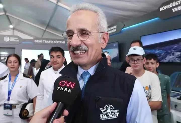 Bakan Uraloğlu CNN TÜRK'te anlattı: Türkiye'nin Mavi Vatan'ı anlık takipte