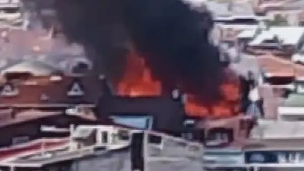 Gaziosmanpaşa'da binada çıkan yangın yandaki apartmana sıçradı