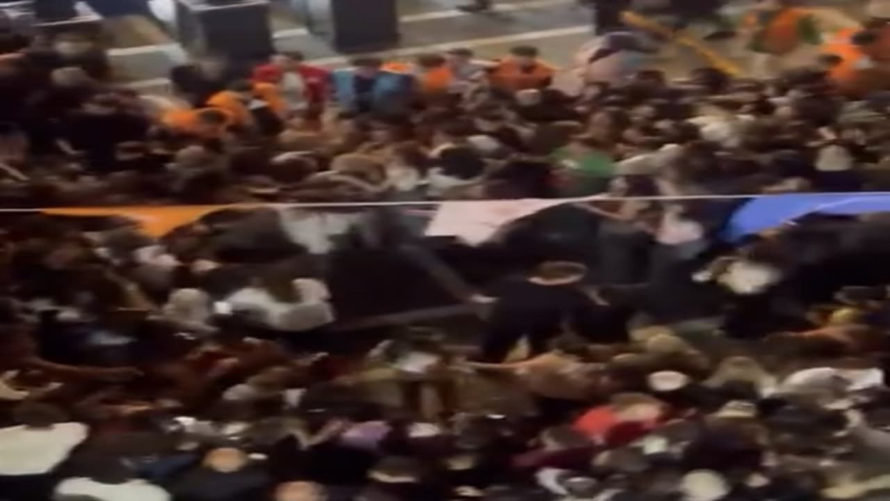 Ünlü rapçinin İstanbul'daki konserinde ortalık karıştı: Tekmeler yumruklar havada uçuştu