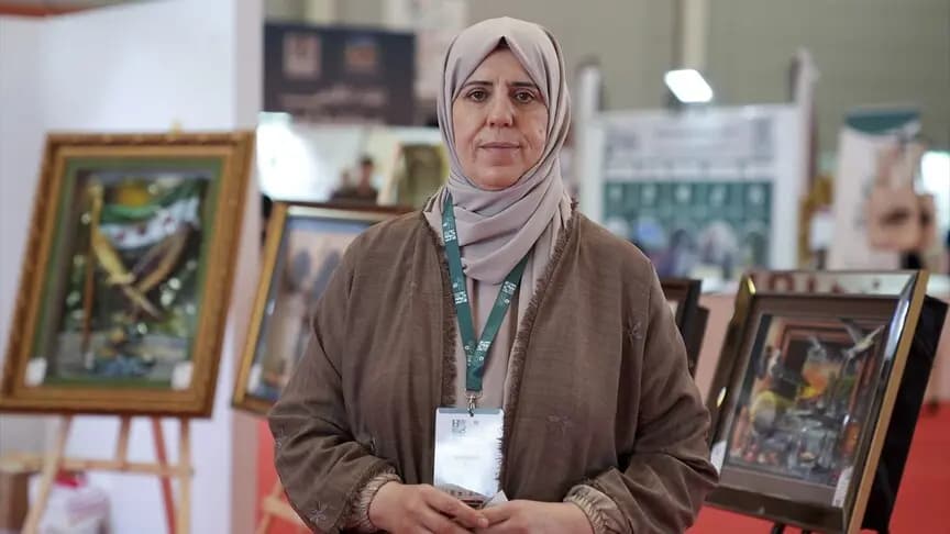 Suriyeli ressam, 3 boyutlu eserlerini 11. Uluslararası İstanbul Arapça Kitap Fuarı'nda sergiliyor