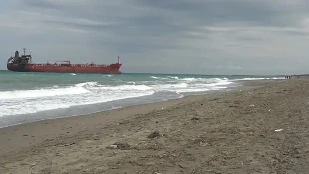 İHA saldırısına uğrayan tanker Samsun'da karaya oturdu