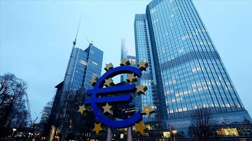 Ekonomideki direnç ECB'yi eylülde "sigorta amaçlı" faiz artışına yaklaştırıyor