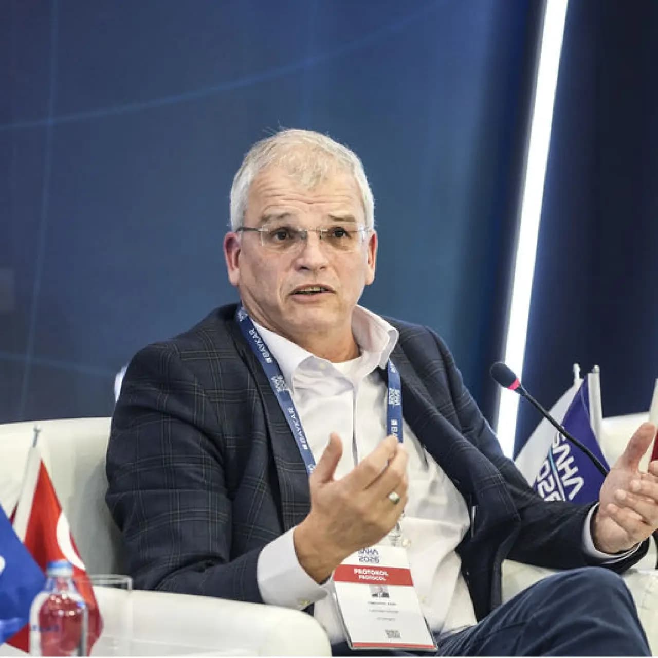 Timothy Ash hakkında soruşturma