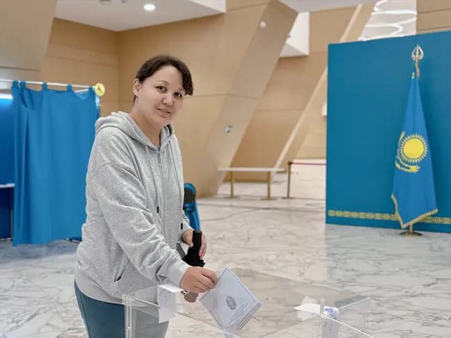 Kazakistan'da tek meclisli Kurultay'ın ilk seçimi yapılıyor