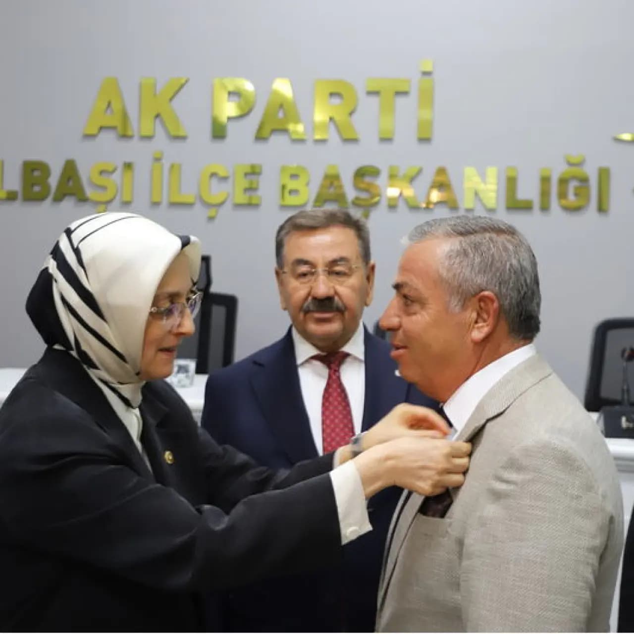 Gölbaşı'nda 6 belediye meclis üyesi AK Parti'ye katıldı