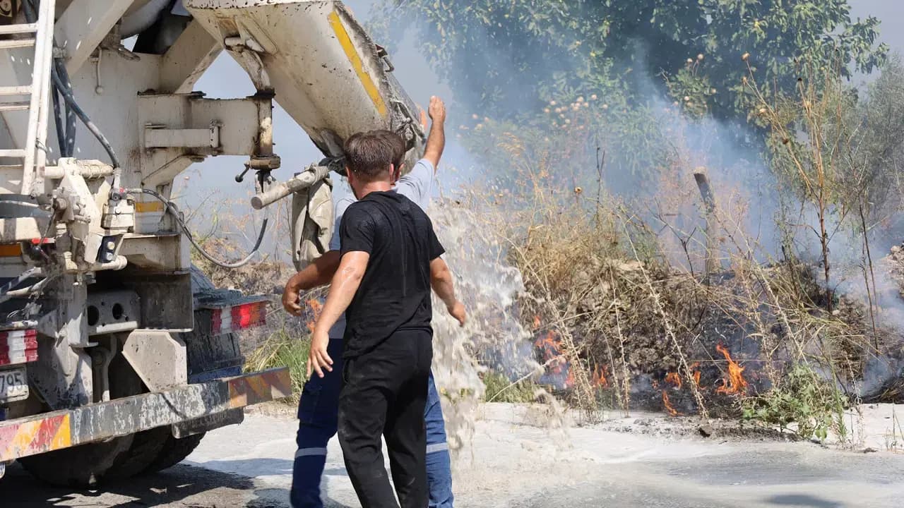 Manisa'da hurdalıkta korkutan yangın: Tarım arazisine de sıçradı!