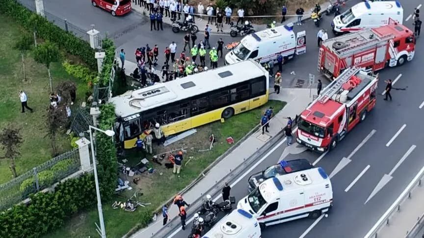 Zeytinburnu'nda İETT otobüsü kazasında 2 kişi öldü, 16 kişi yaralandı
