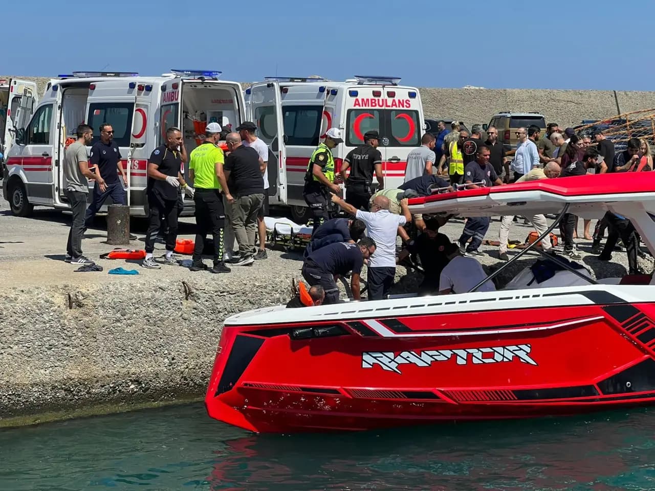 Feribot fırtınaya yenik düştü! Facia öncesi gemideki panik anları kamerada