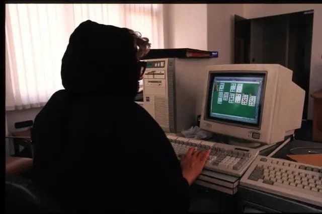 Solitaire Windows'a Neden Yüklendi? Asıl Amacı Neydi?