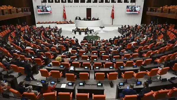 EMEP'li Karaca, Gaziantep'te Eğitim-İş temsilcisine yönelik 'uyarı'yı TBMM gündemine taşıdı