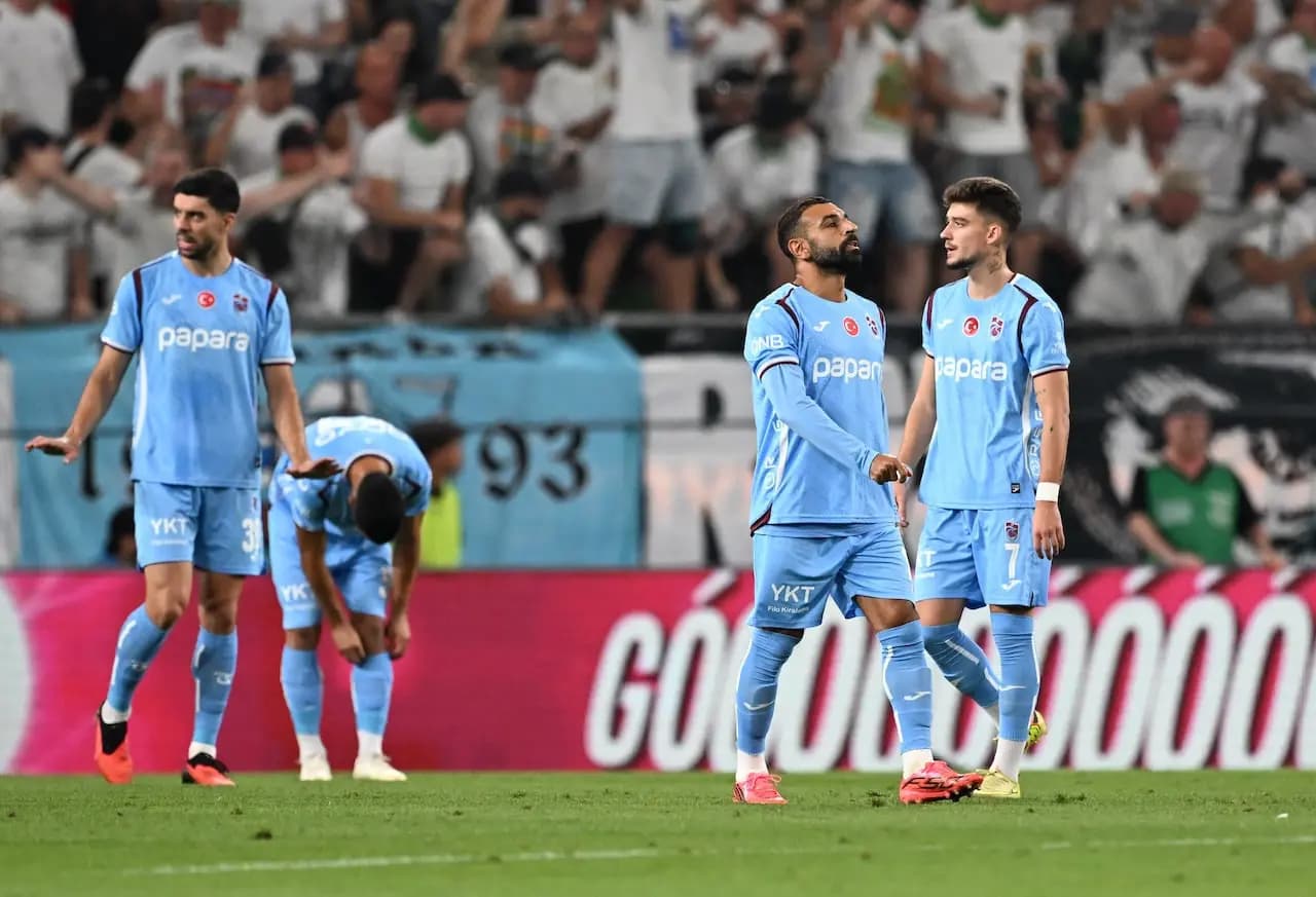 Trabzonspor Konferans’a düştü! Bordo-mavililer 9 kişi kaldığı maçta dağıldı
