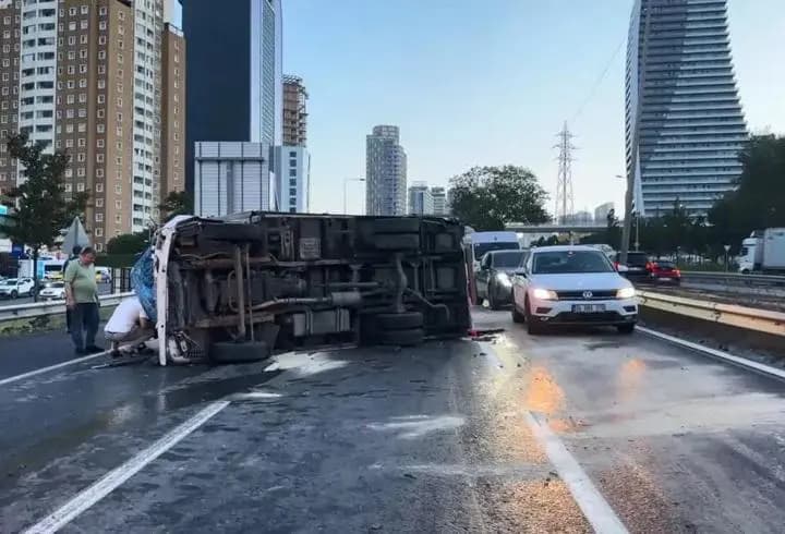 İstanbul'da 11 araçlı zincirleme kaza