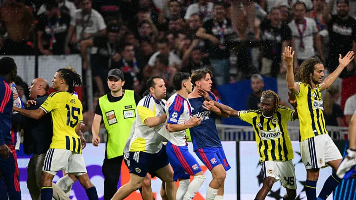 Lyon - Fenerbahçe maçının ardından oyuncular arasında gerginlik!