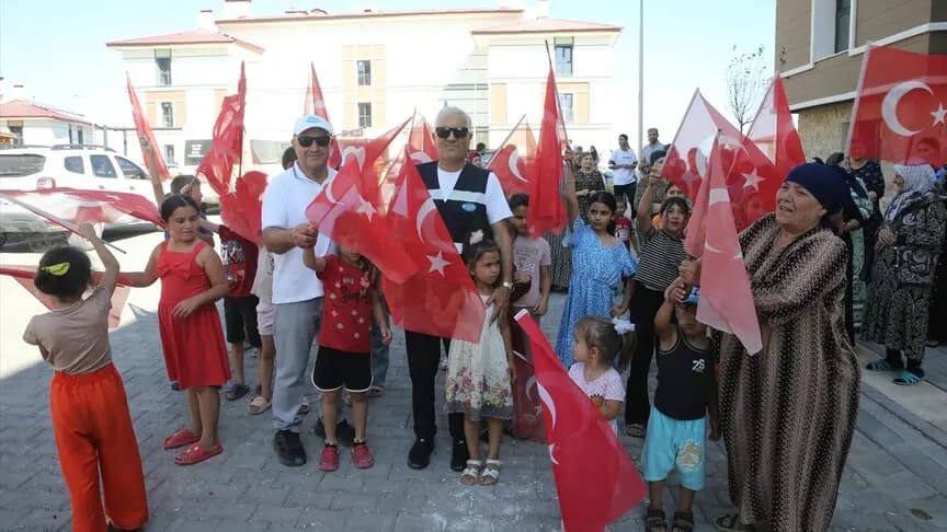Ahlat'a yerleştirilen Ahıska Türkleri yeni yuvalarına kavuşmanın mutluluğunu yaşıyor