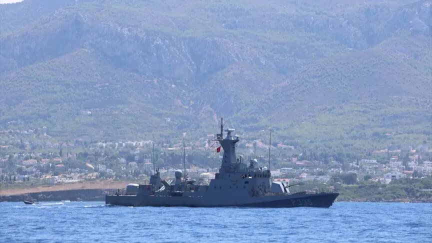 KKTC'de alabora olan gemide kaybolan 18 kişiyi arama çalışmaları sürüyor