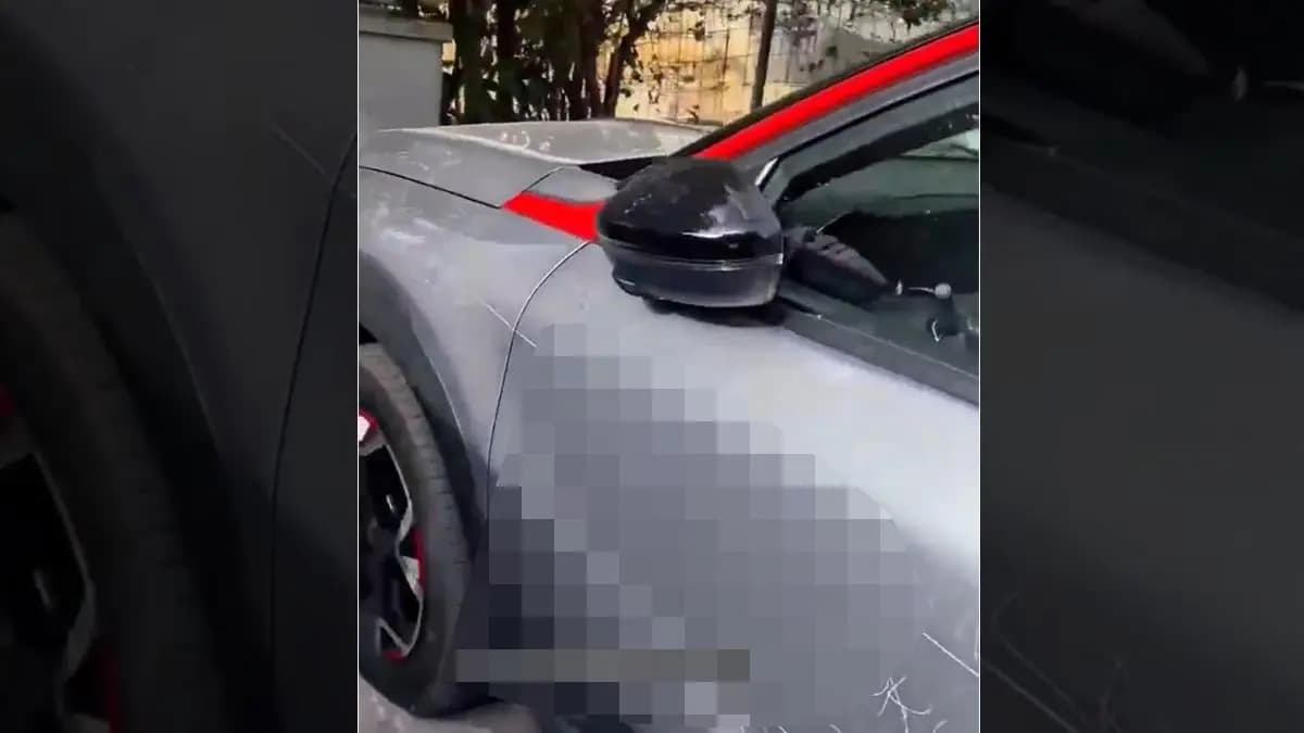 Kızgın komşular aracı perte çıkardı: Kapıya kazıdıkları not dikkat çekti