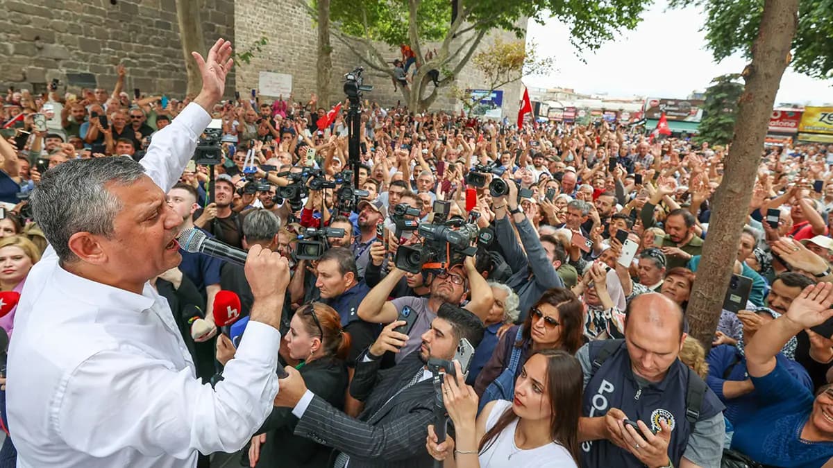 Özel, ‘En az üç çocuk’ diyen Erdoğan’a yüklendi: Ona uyan pişman