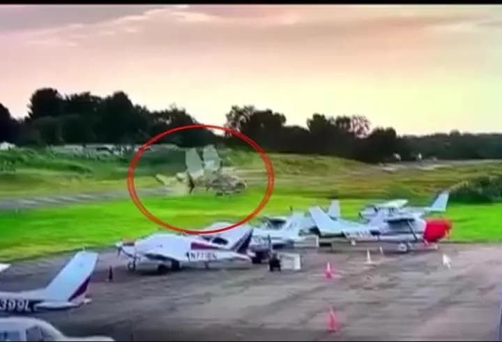 ABD’de polis helikopteri küçük uçakla çarpıştı