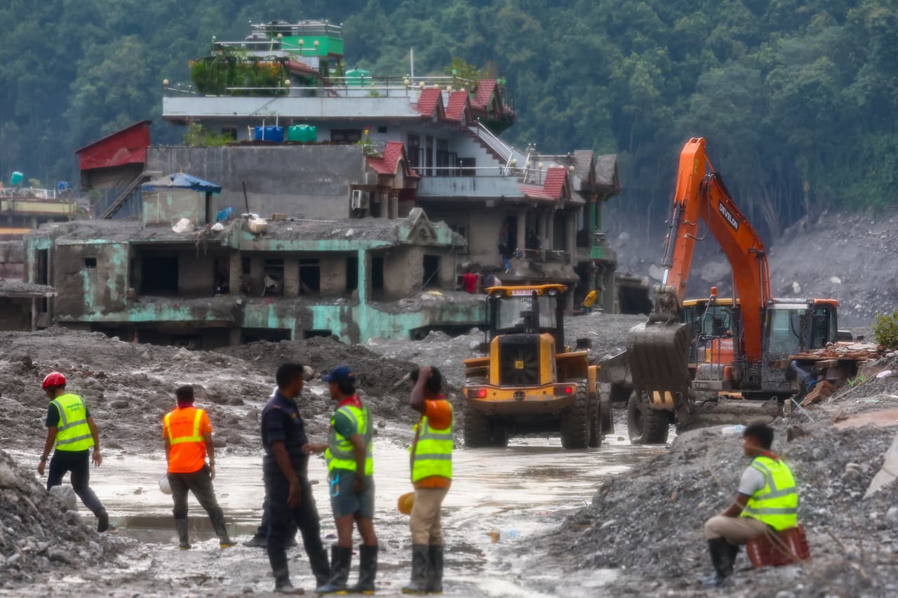 Kıyamet gibi sel! Nepal'de bilanço ağırlaşıyor