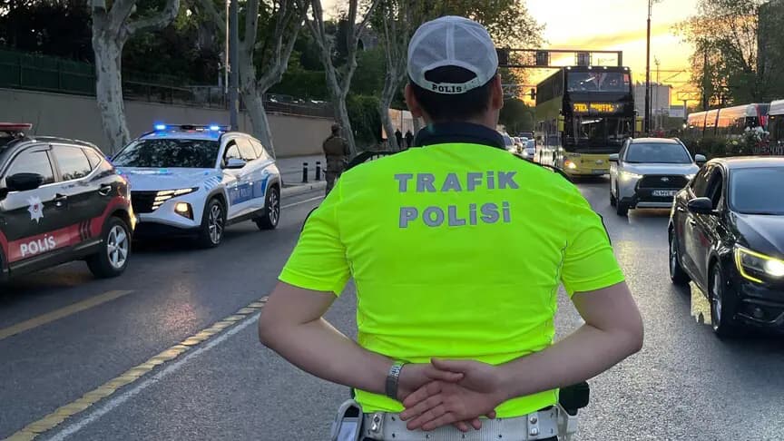İstanbul'da Zafer Bayramı provası nedeniyle bazı yollar trafiğe kapatıldı