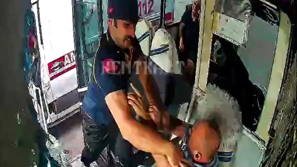 Ambulans şoförü otobüsü bastı!