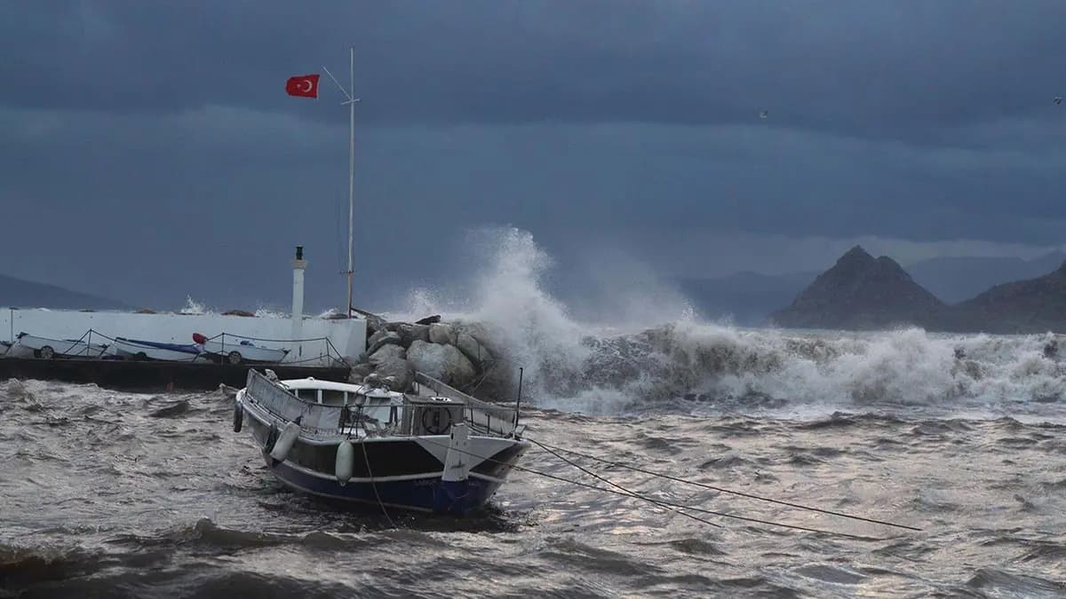 Bodrum ve Fethiye için fırtına alarmı: Feribot seferleri iptal edildi