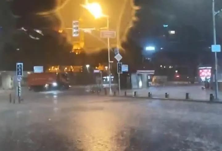 İstanbul'da gece saatlerinde sağanak etkili oldu!