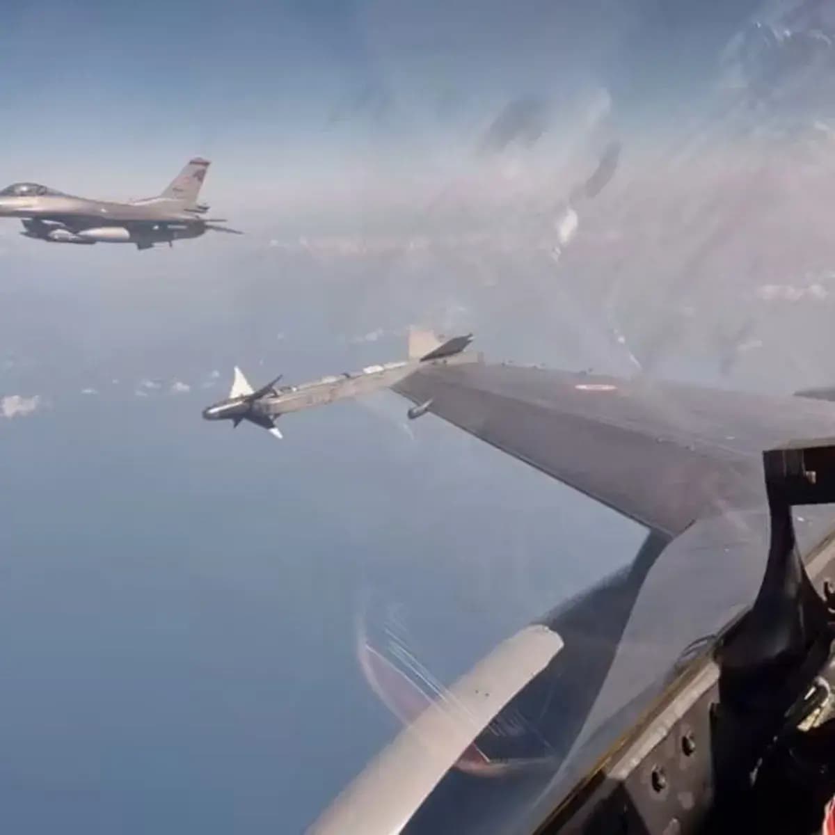 Karadeniz’de F-16'larla eğitim uçuşu