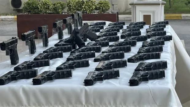 İstanbul ve Kocaeli’ne silah sevkiyatı yapacaktı, Sakarya’da 100 tabancayla yakalandı