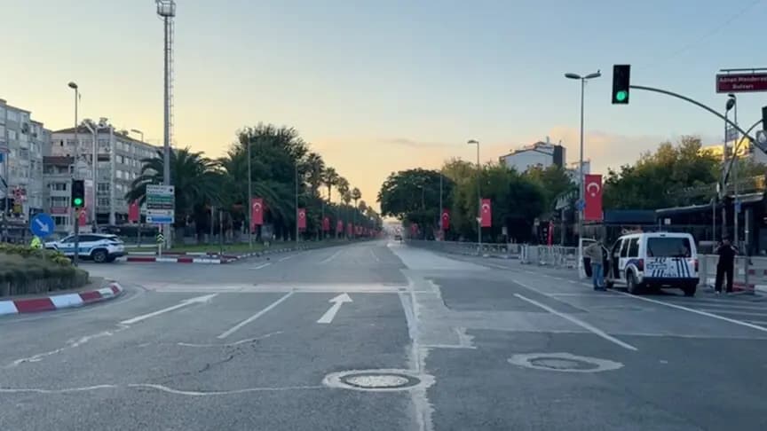 İstanbul'da Zafer Bayramı kutlamaları nedeniyle bazı yollar trafiğe kapatıldı