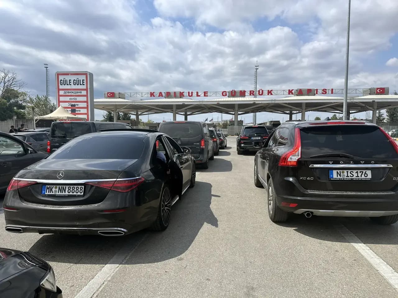Kapıkule’de son 3 yılın araç çıkış rekoru! Gurbetçi dönüşünde yoğun trafik