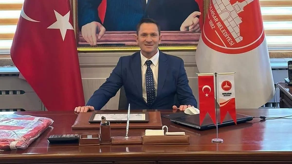 Koyulhisar Belediye Başkanı Bora Karakullukçu İYİ Parti’den istifa etti: İstiklal Marşı videosuyla gündem olmuştu