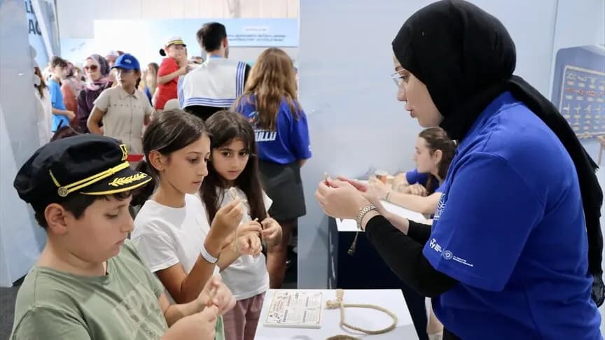 TEKNOFEST Mavi Vatan'a katılan çocuklar, uygulamalı eğitimlerle denizcilik terimlerini öğreniyor