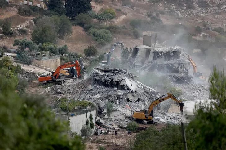 İsrail ordusu, işgal altındaki Batı Şeria'da Filistinlilere ait 3 evi yıktı, 7 kişiyi gözaltına aldı