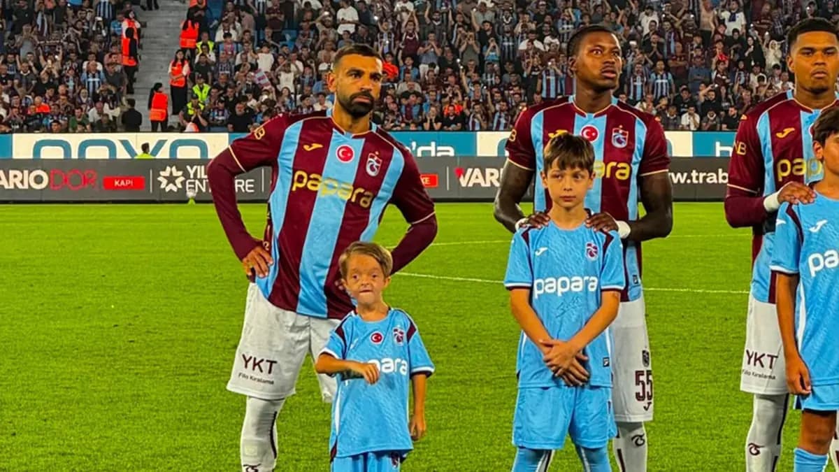 Salah hayranı minik taraftar tribünleri coşturdu