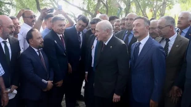 MHP lideri Bahçeli, Ahlat'ta partililer ve vatandaşlarla buluştu