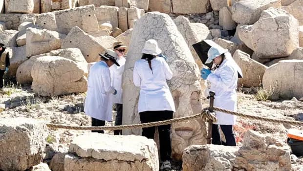 Çatlaklar harçla kapanıyor: Nemrut’a nano koruma