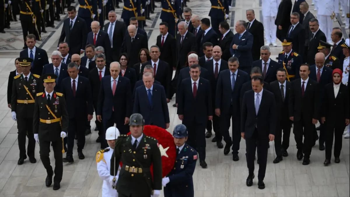 Anıtkabir'de yok, Saray'da var