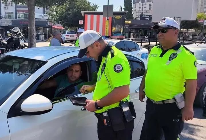 Adana'da trafikte pes dedirten savunma! 'Vurduk mu, öldürdük mü?'